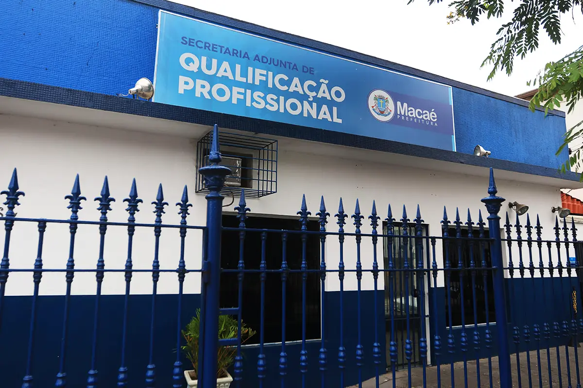 Fachada da Secretaria Adjunta de Qualificação Profissional em Macaé.