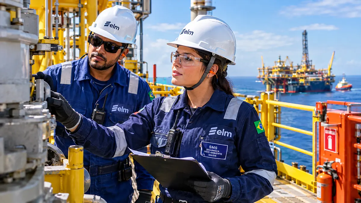 Técnica de segurança do trabalho offshore realizando inspeção de equipamentos.